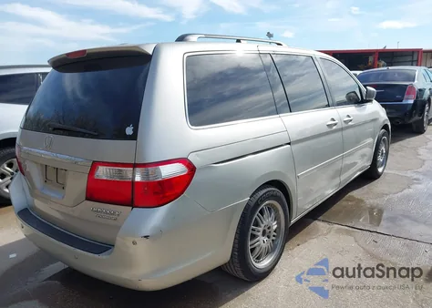 2005 Honda Odyssey Touring z USA, uszkodzony, nr VIN 5FNRL38825B123995